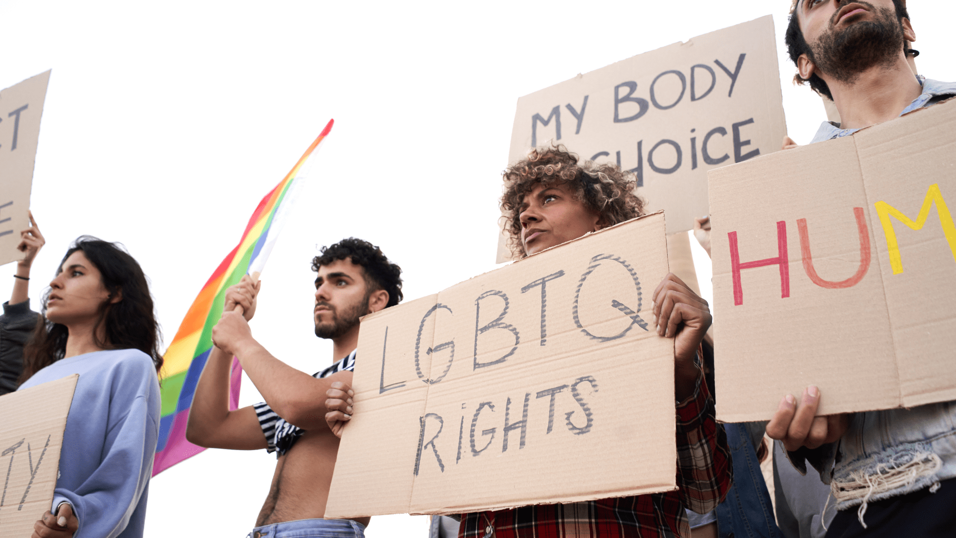 Zwischen Akzeptanz und Verfolgung: Pride Month - Darum demonstrieren wir immer noch!